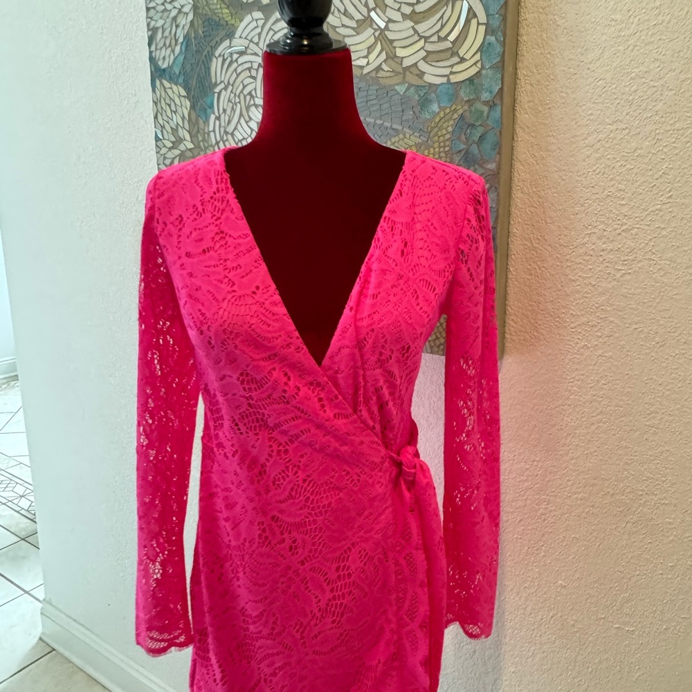 Lilly Pulitzer Sz Small Tiki Wrap Lace Romper in Raz Berry Paradise Found Lace